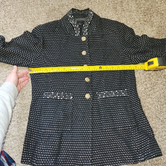 St. John Collection Manto Contrast-Trim Knit Jacket Caviar Alabaster - Picture 6 of 7